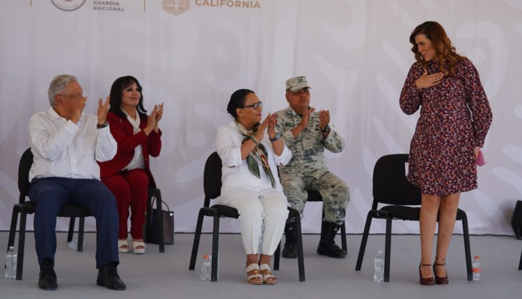 cuando el Presidente de México firme en la ciudad de Ensenada el acuerdo de regularización de automóviles